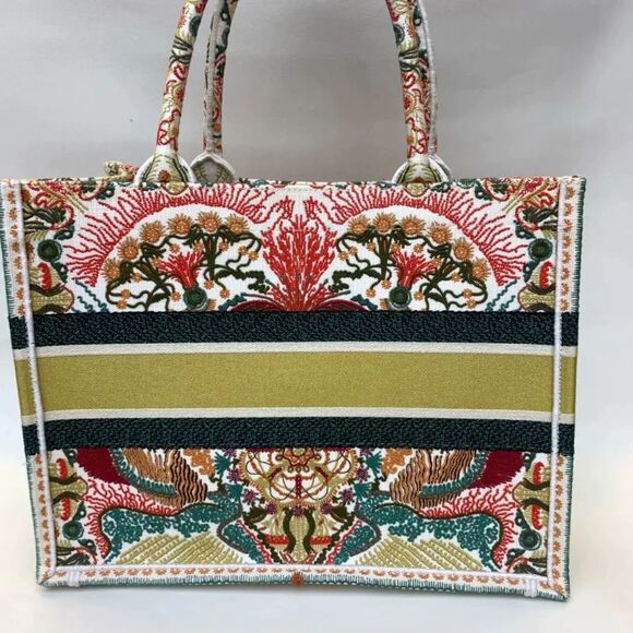 Dior Women Pre-Loved Bag Very Good Condition - Picture 4 of 9